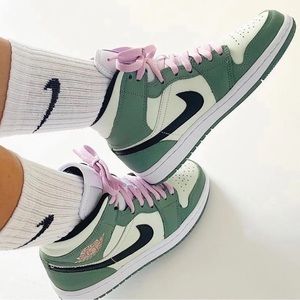 Nike Air Jordan 1 Mid Dutch Green / Barely Green Women’s 7.5 Revolve Stockx